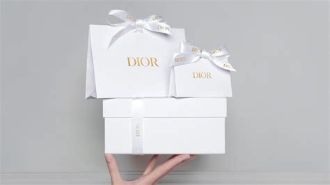 omaggi dior per il tuo compleanno|Tutti i cofanetti regalo Dior: fragranze, skincare e make.